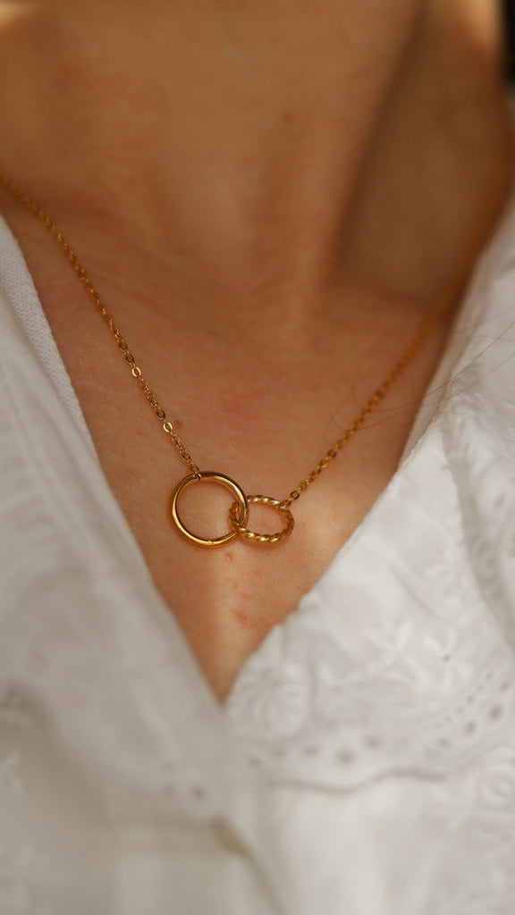 melomelo Together - Interlocking Double Circle Necklace