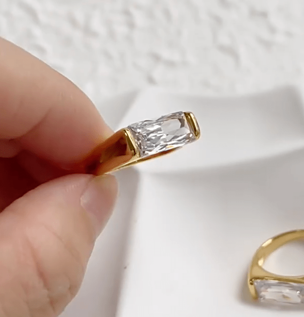 melomelo Aloysha - Baguette Crystal Square Signet Ring