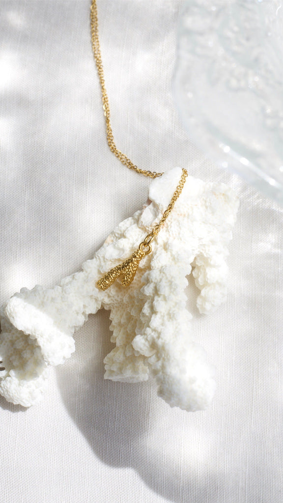 melomelo Ares - Coral Branch Pendant Necklace