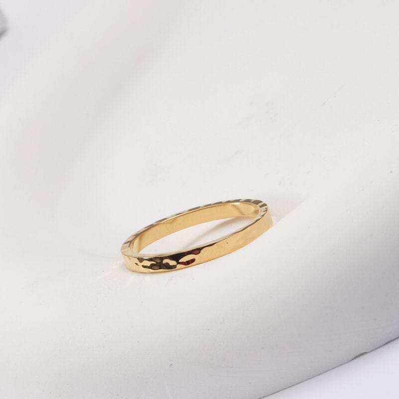 melomelo Arlo - Dainty Hammered Gold Band Ring