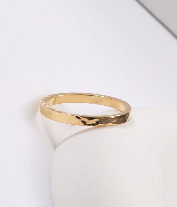 melomelo Arlo - Dainty Hammered Gold Band Ring