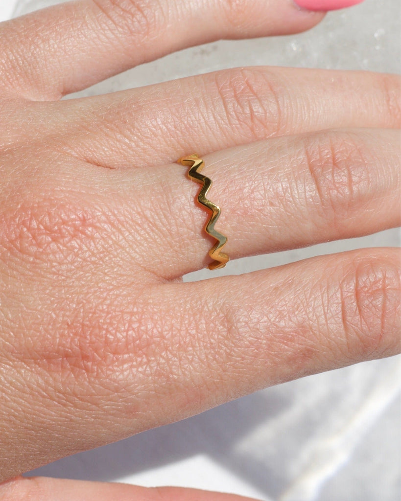 melomelo Atticus - Dainty ZigZag Stacking Ring