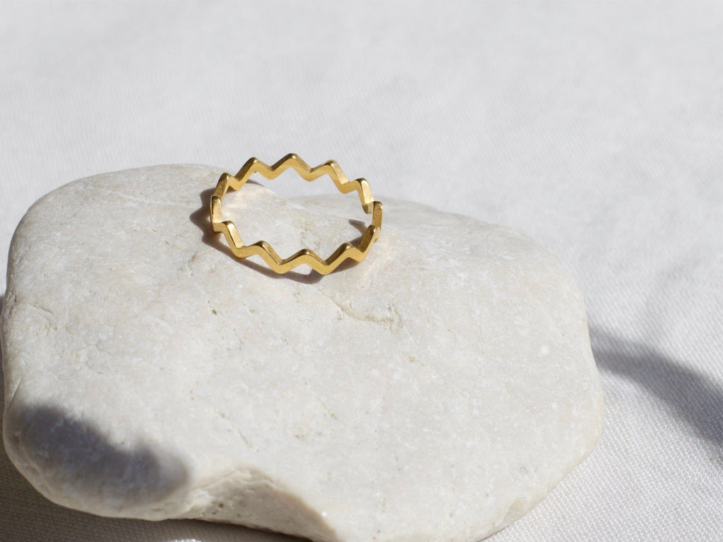 melomelo Atticus - Dainty ZigZag Stacking Ring