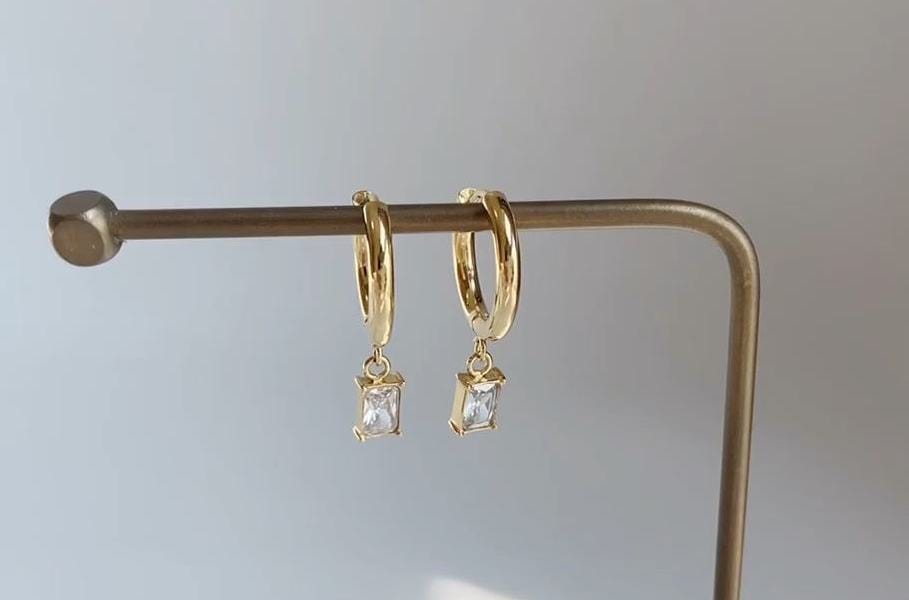 melomelo Basil - Chunky Crystal Charm Hoops