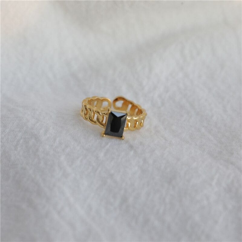melomelo Black Mateo - Open Square Knotted Crystal Rings