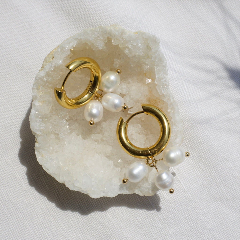 melomelo Blinn - Gold Hoop Triple Cluster Pearl Earrings