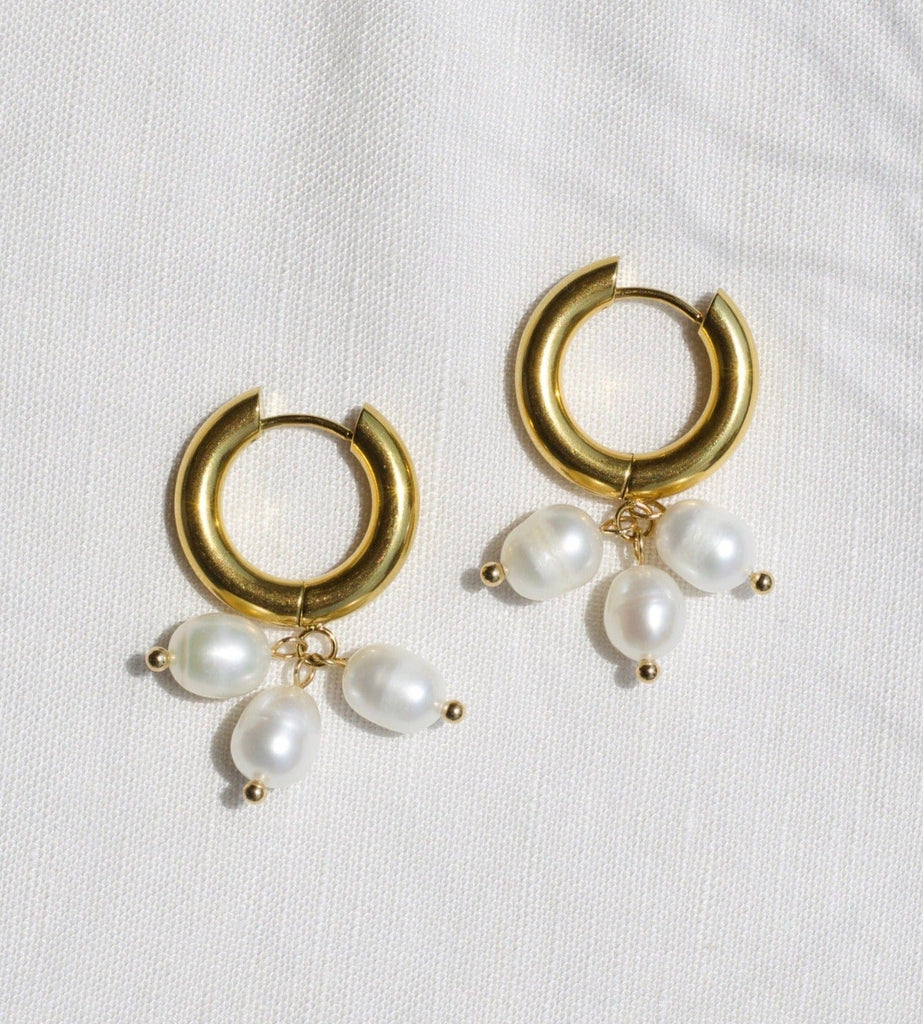 melomelo Blinn - Gold Hoop Triple Cluster Pearl Earrings