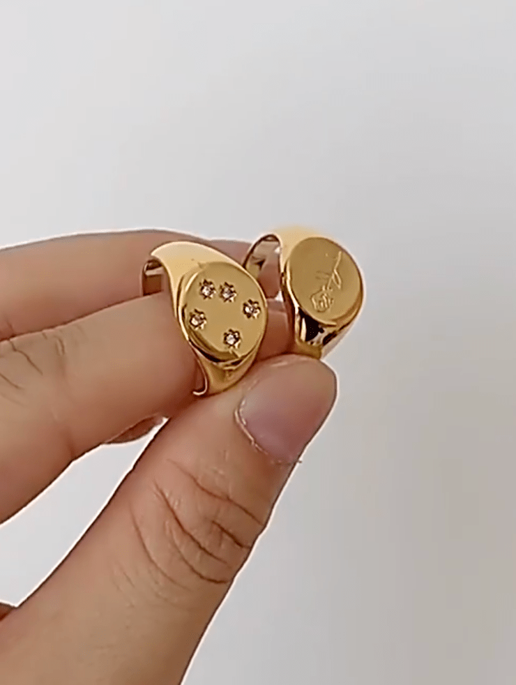 melomelo Cade -  Constellation Night Star Signet Gold Ring