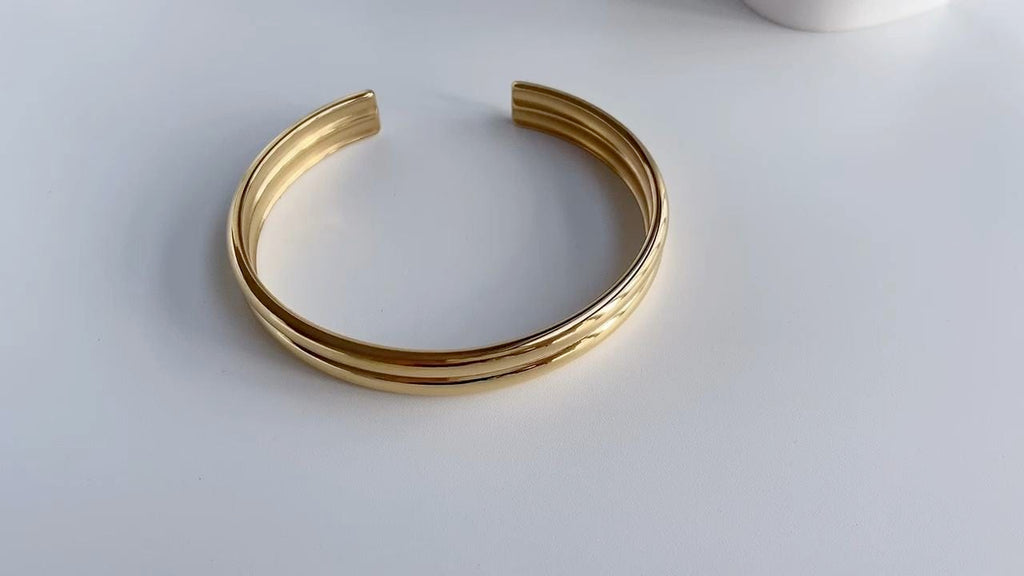 melomelo Gil - Wide Polished Cuff Bracelet Gold