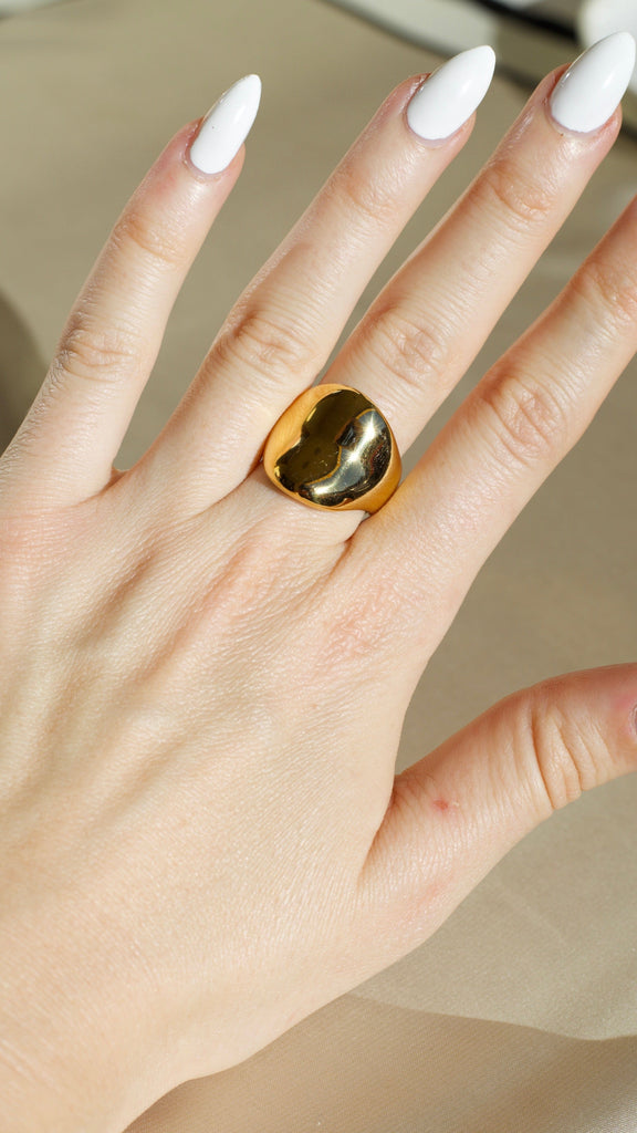 melomelo Jeremiah - Hammered Concave Gold Ring