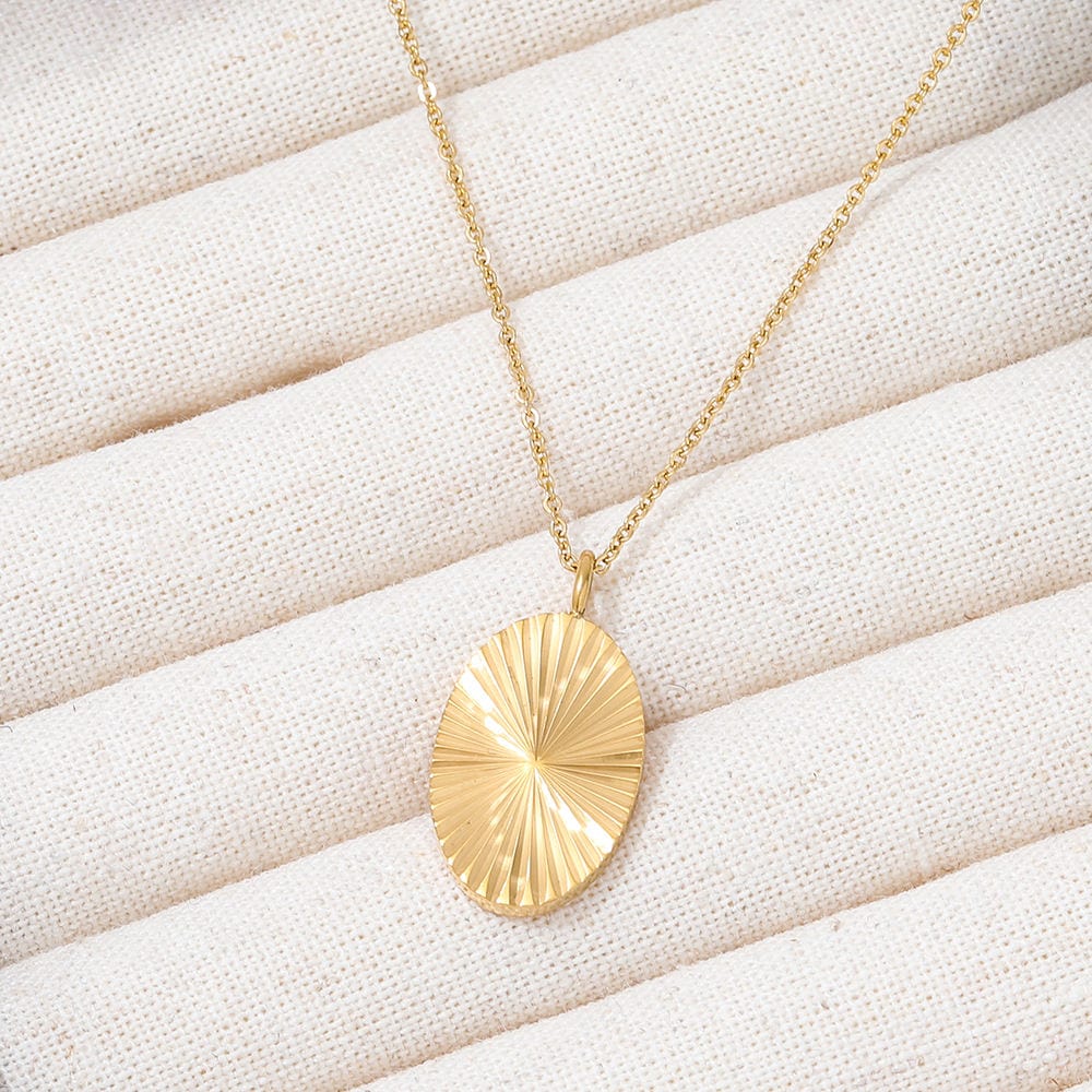 melomelo Jerod - Oval Sunburst Charm Necklace