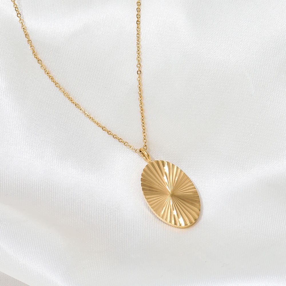 melomelo Jerod - Oval Sunburst Charm Necklace