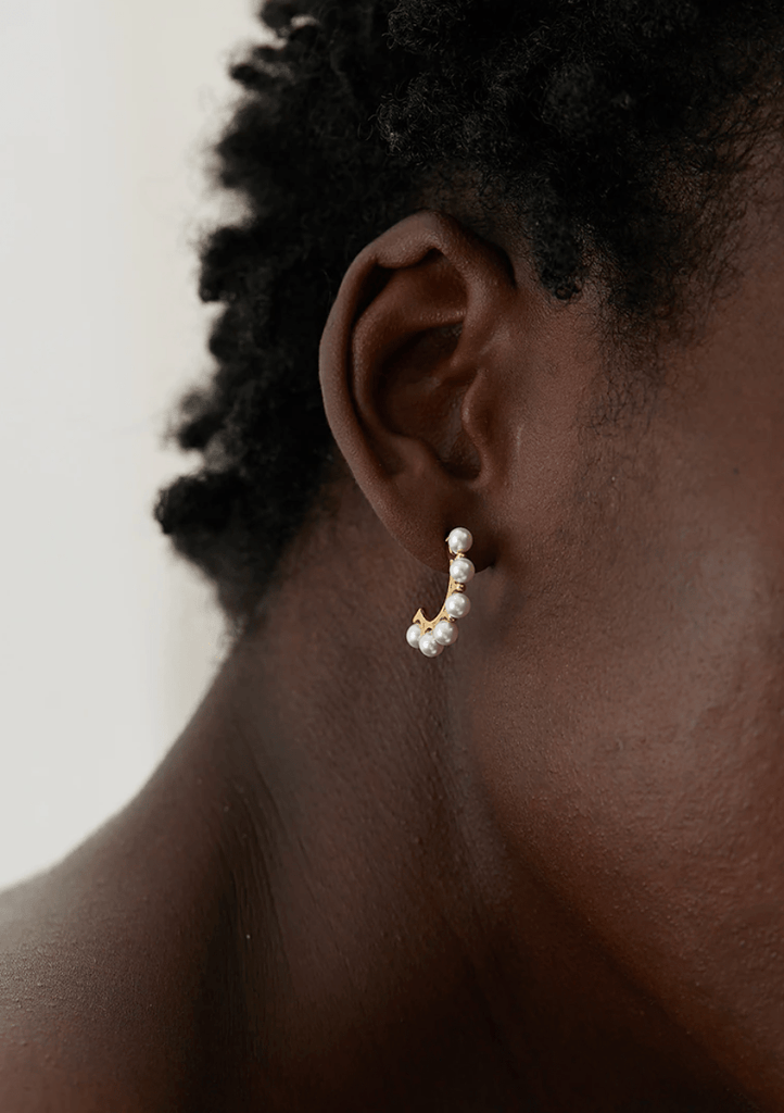 melomelo Karolek - Inlay Pearl Gold Huggie Earrings