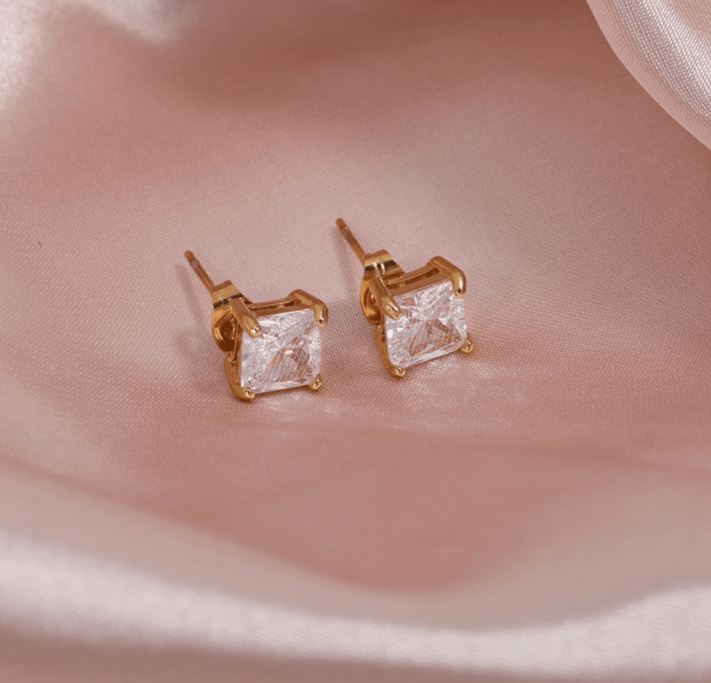 melomelo Kira - Stud Earrings in Diamond Cut