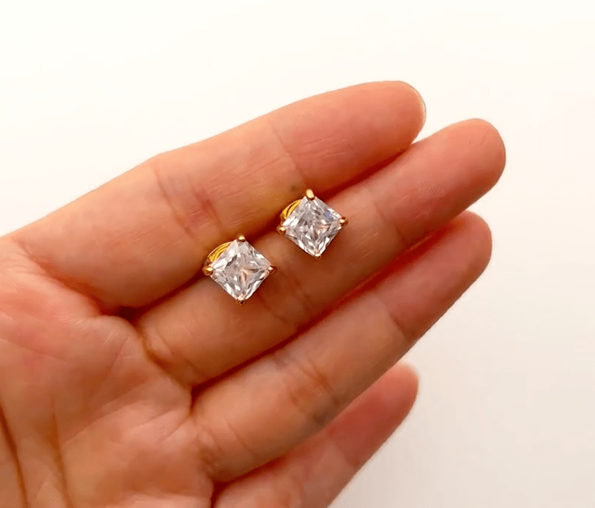 melomelo Kira - Stud Earrings in Diamond Cut