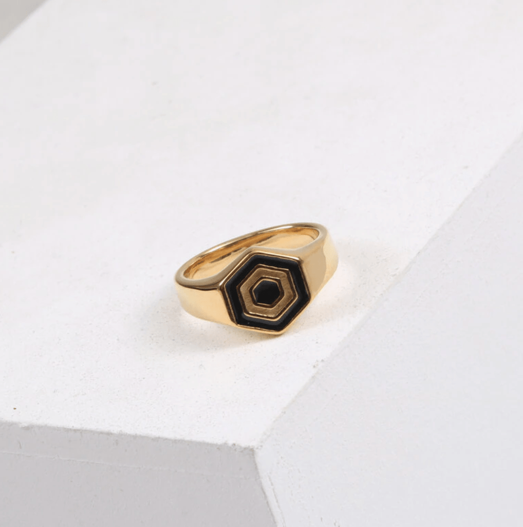 melomelo Mael - Geometric Hexagon Black Gold Signet Ring