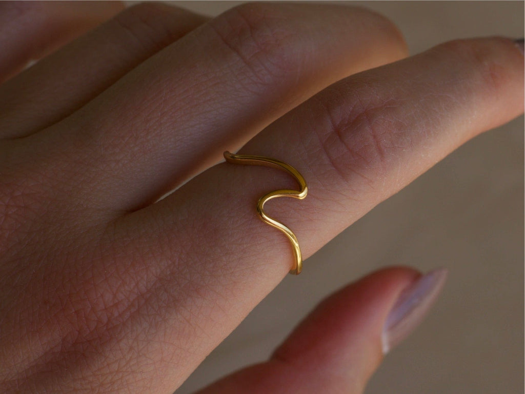 melomelo Mykonos - Dainty Ocean Waved Line Stacking Ring