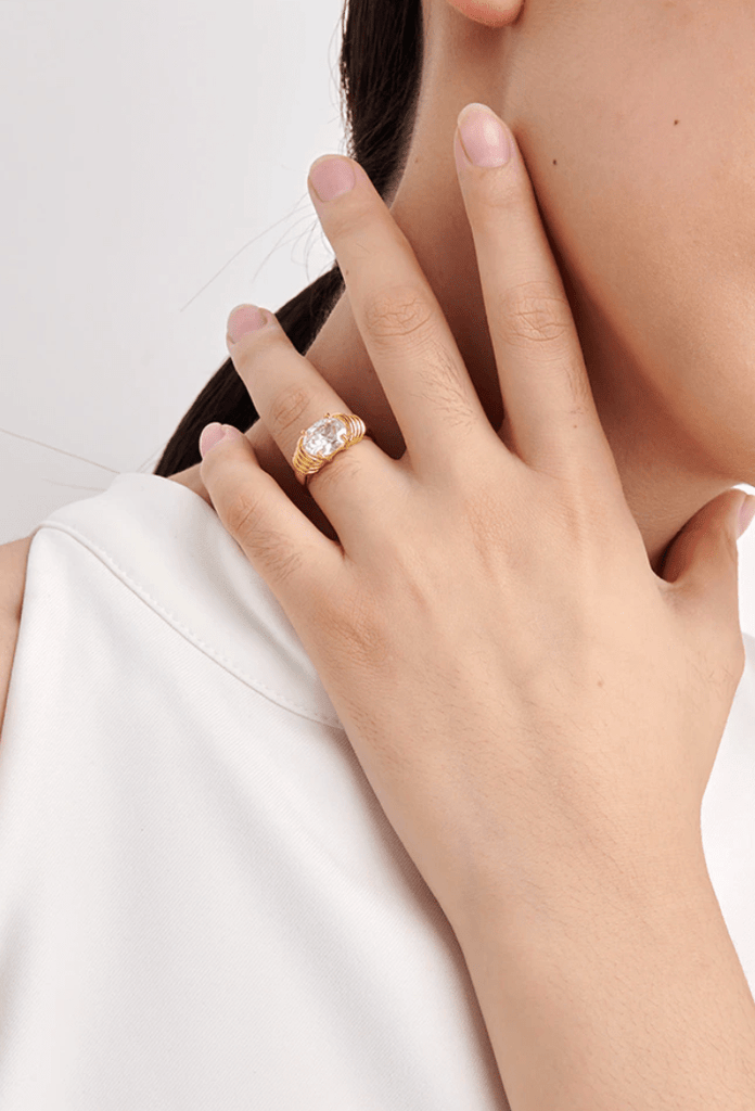 melomelo Owen - Textured Statement Crystal Rings