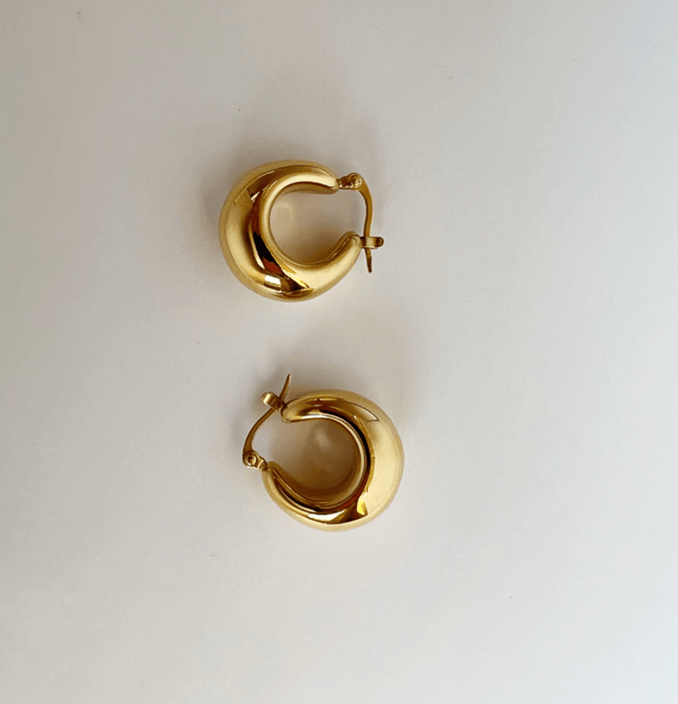 melomelo Pattie  - Chunky Polished Gold Creole Earrings