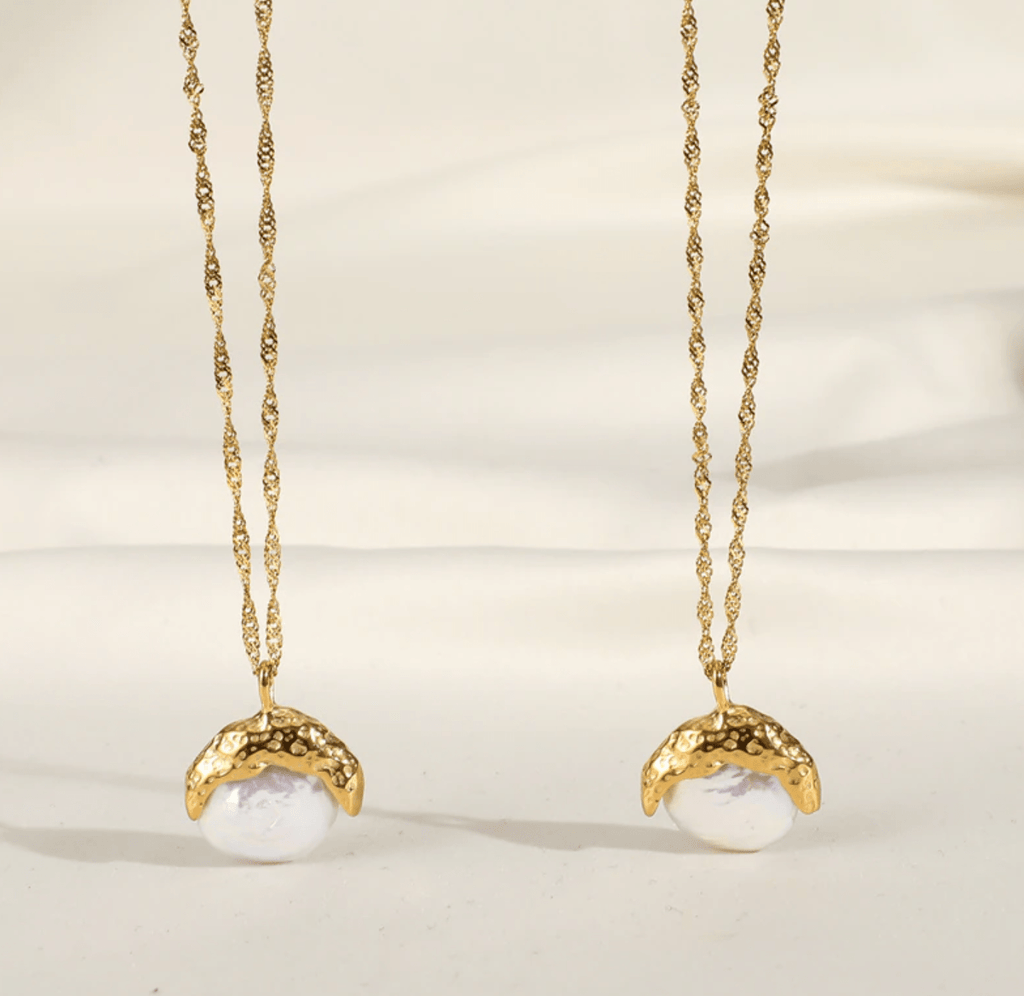 melomelo Piotr - Crescent Moon Necklace Gold