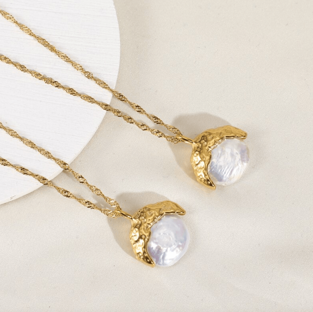 melomelo Piotr - Crescent Moon Necklace Gold