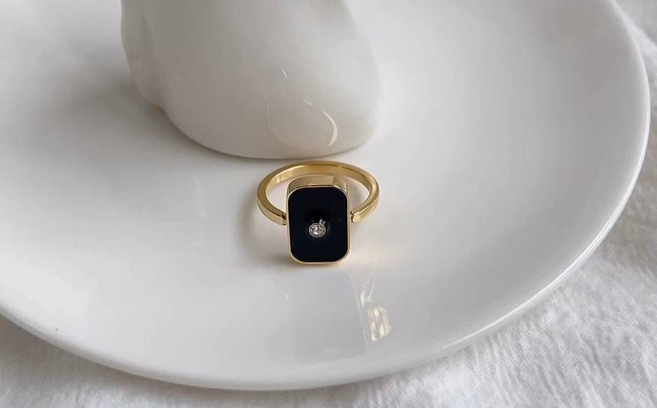 melomelo Sascha - Geometric Black Enamel Square Ring