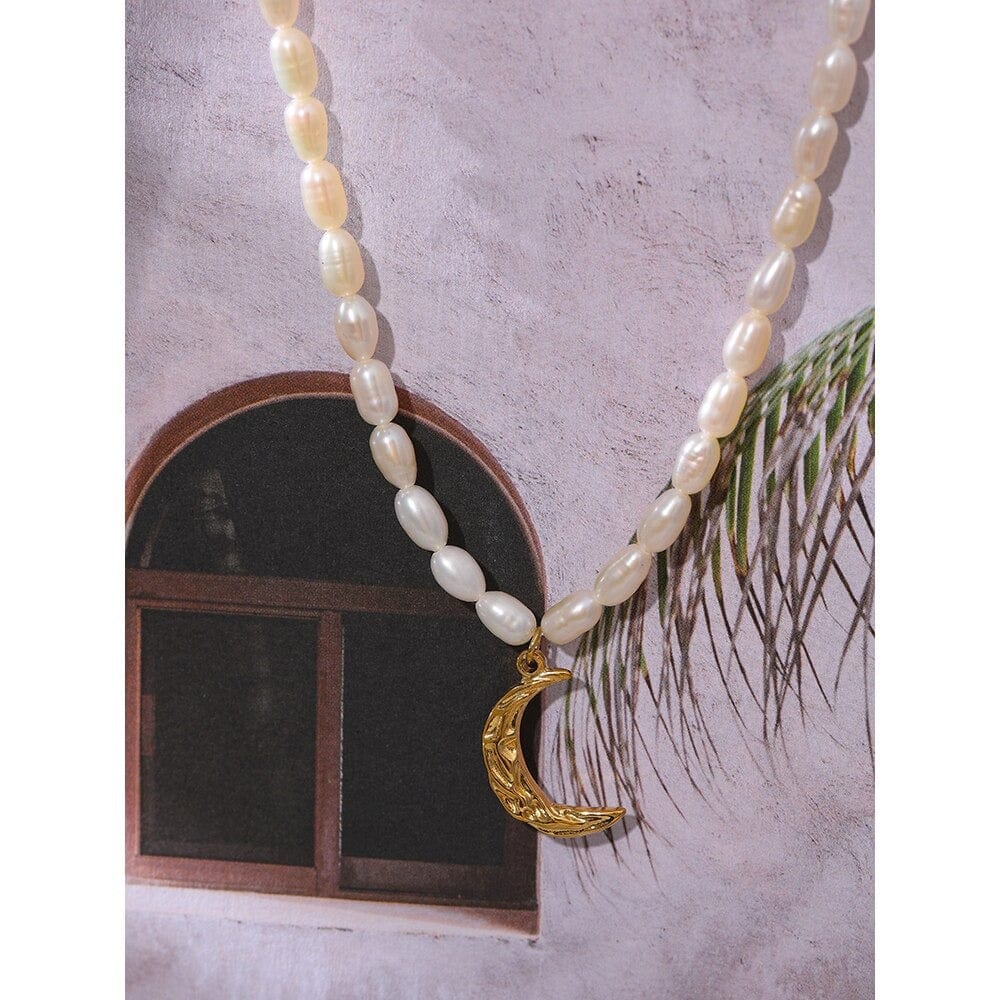 melomelo Taletha - Crescent Gold Moon Natural Pearl Charm Necklace