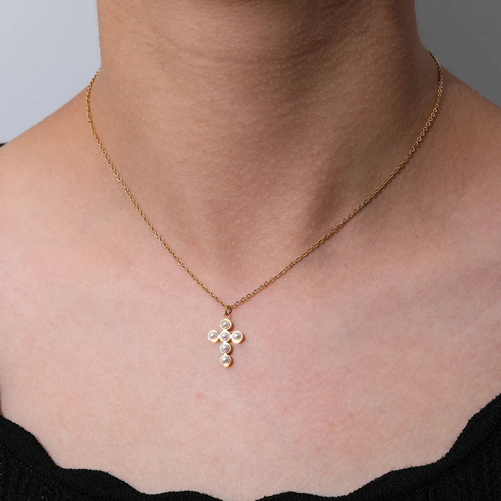 melomelo Gabriel - Pearl Cross Necklace