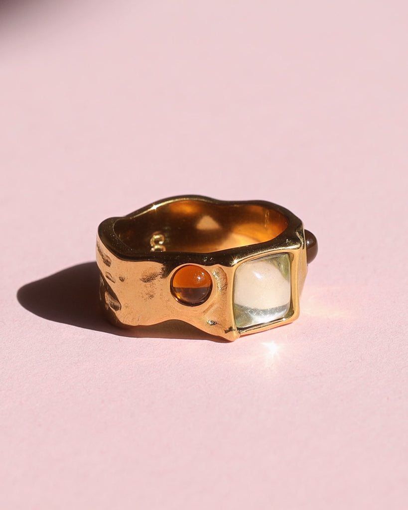 melomelo Riley - Cabochon Hammered Gold Ring 