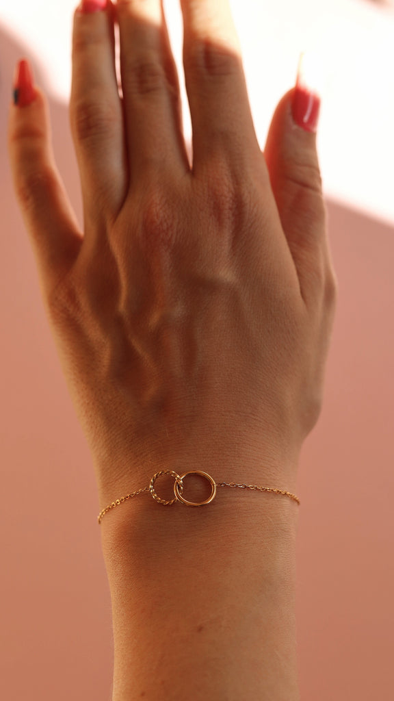 melomelo Together - Interlocking Double Circle Bracelet