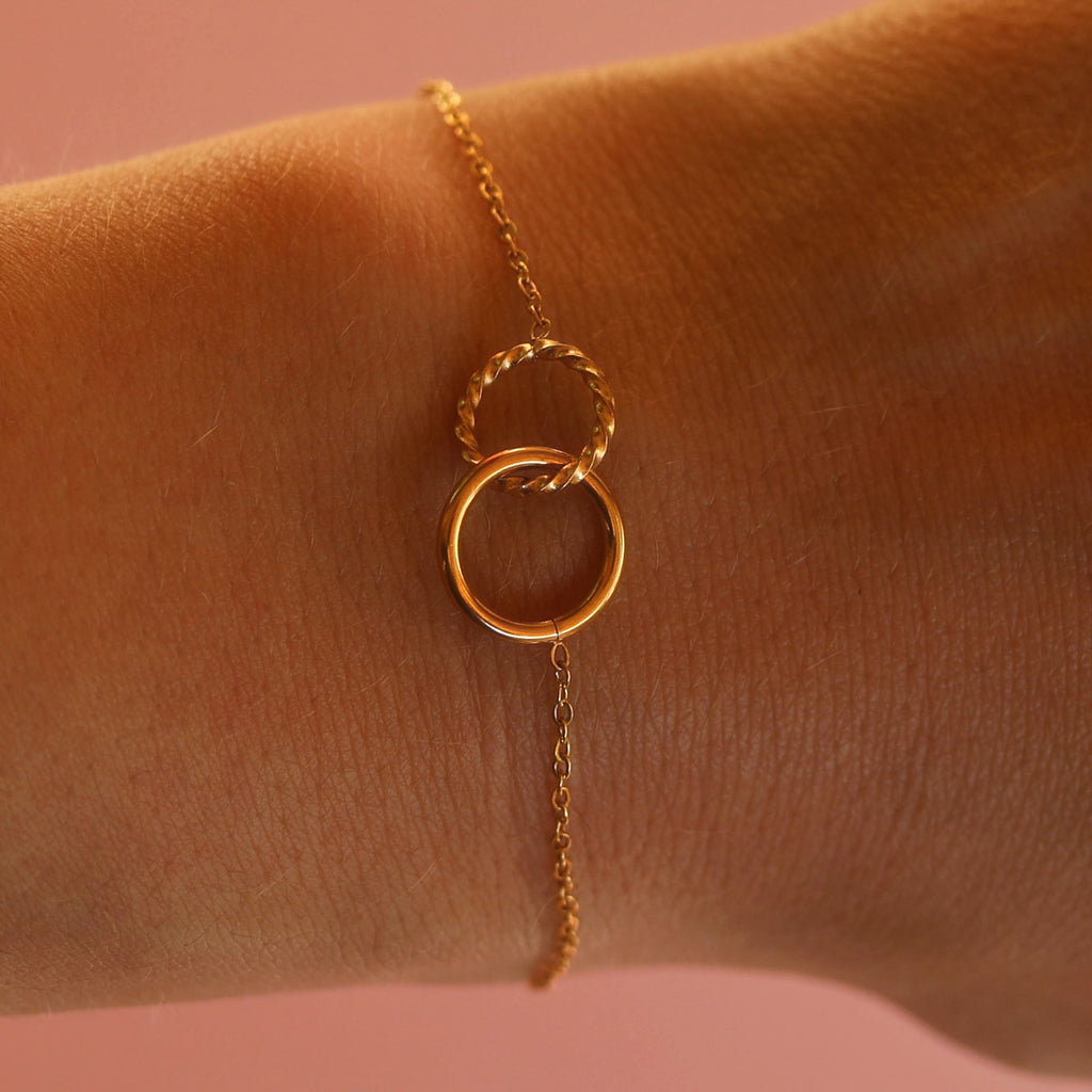 melomelo Together - Interlocking Double Circle Bracelet